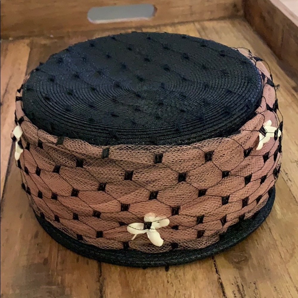 Vintage hat in brown black lace